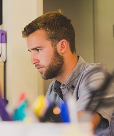 (text not found: airbiHomeContactBlockImageAlt)